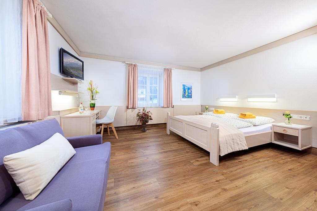 Hotel Garni Zur Laute มินเดิลไฮม์ ภายนอก รูปภาพ